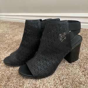 Kenneth Cole Reaction Heel